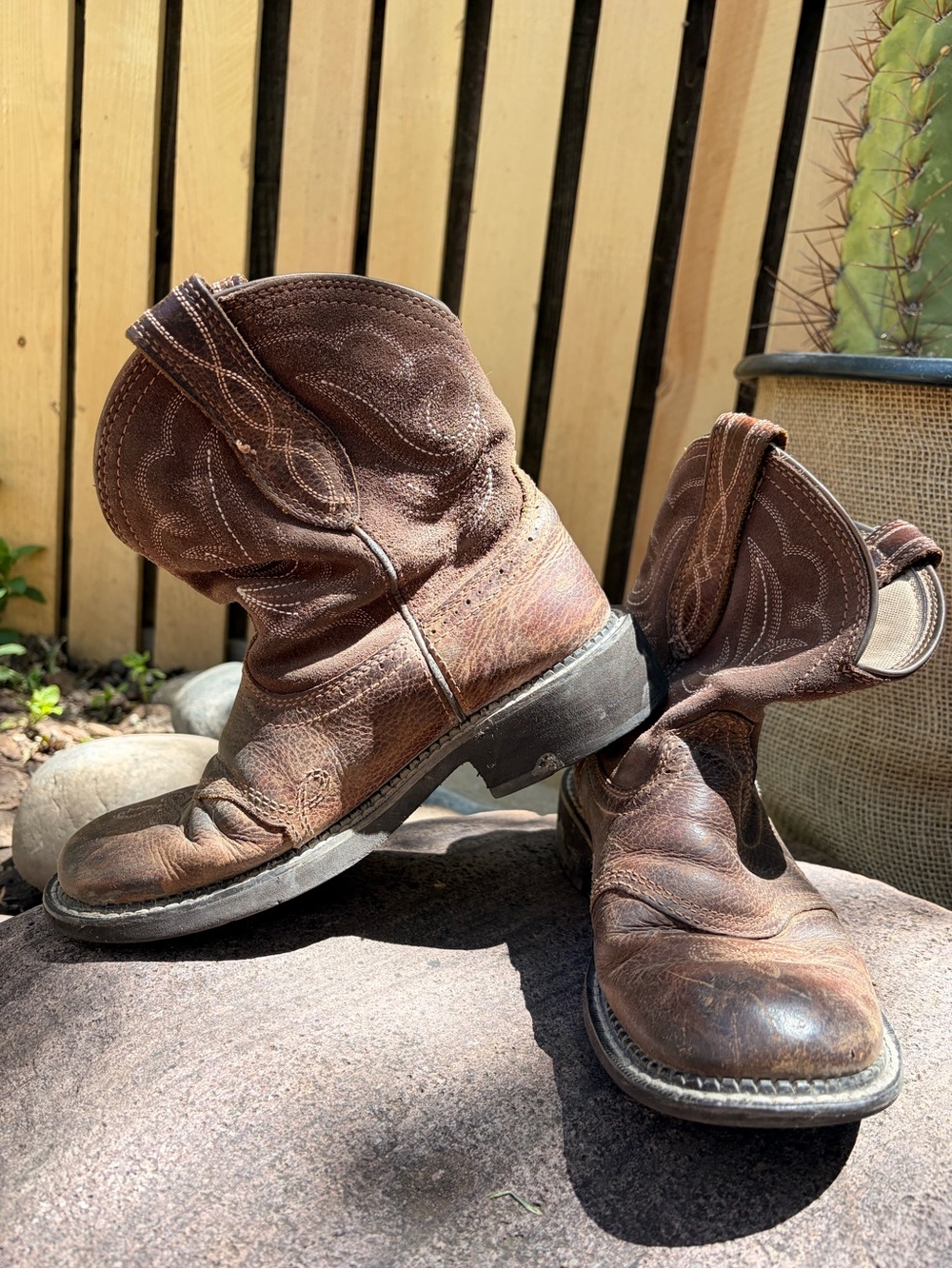 ARIAT Brown Leather Western Cowboy Boots - Rustic Stitch Detailing 8B